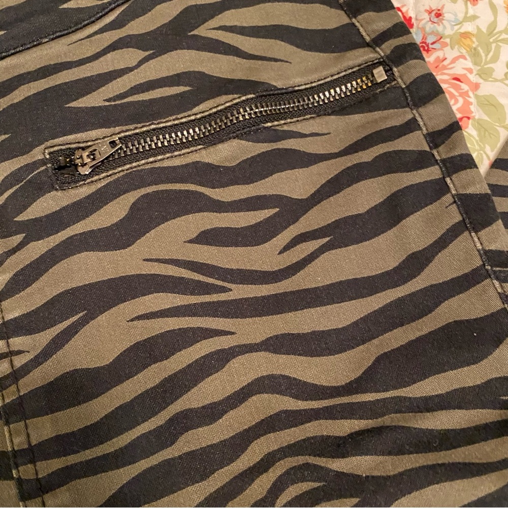 Lane Bryant Animal Stripe Jegging Pant - Picture 12 of 12